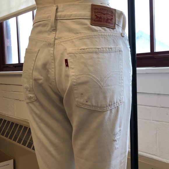 Levi’s Wedgie Icon Distressed Jeans in “cement” - Picture 6 of 8